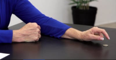 posición final difícil del ejercicio de la mano hemipléjica