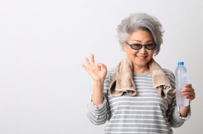 mujer haciendo ejercicio despues de un derrame cerebral