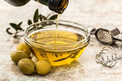 Olive oil is one of the best foods that heal the brain after concussion because it is full of healthy fats.