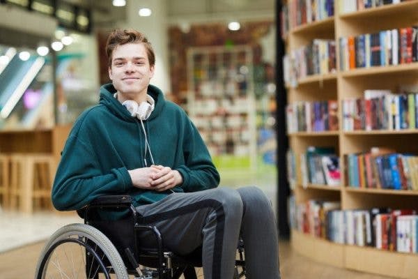 survivor in wheelchair demonstrating the best adaptive equipment for traumatic brain injury