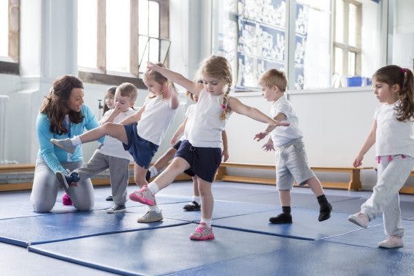 脑瘫的平衡练习可以帮助你的孩子变得更独立和安全