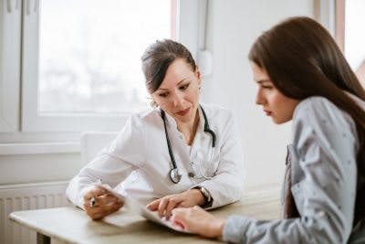 doctor explaining seizure safety protocols to her head injury patient