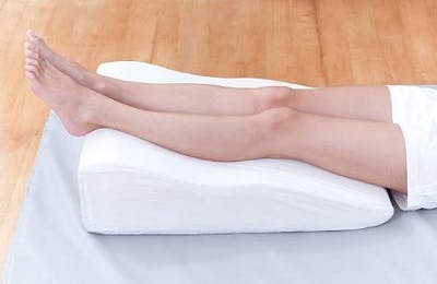 elevate legs to reduce swelling after sci