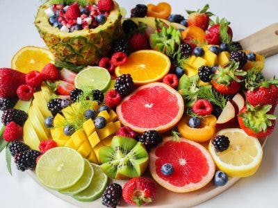 tray of fruits to treat traumatic brain injury intestinal dysfunction
