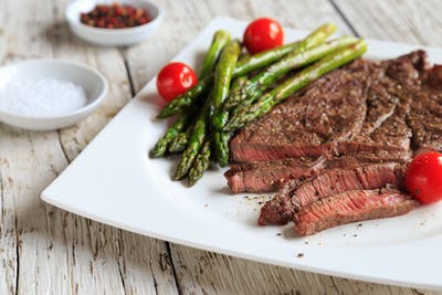 plate with steak and asparagus, two of the best foods for brain injury recovery