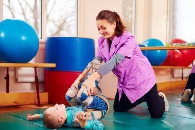 fysiotherapie om het lopen bij kind met cerebrale parese te verbeteren