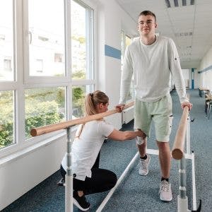 intensive physical therapy can help speed up spinal cord injury recovery time