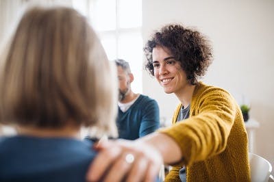 woman with visual agnosia using touch to improve recognition