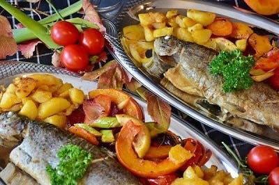 fish and vegetables on plate to provide vitamin b12 after brain injury