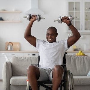 man doing spinal cord injury exercises after having spinal cord injury