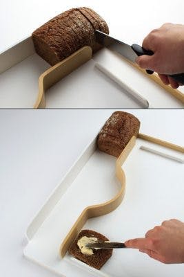 Une plance à découper adaptive qui peut faciliter la coupe des aliments avec une seule main et permettre à votre proche de cuisinier ses propres repas sains.
