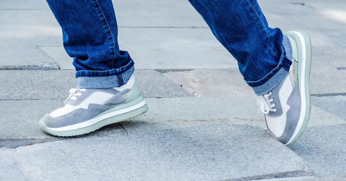 woman showing the early signs of foot drop